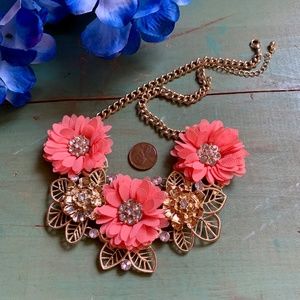 🧡 Lovely Peach Fabric Flowers with Gold Tone & Crystal Flowers Necklace 🧡 NWOT